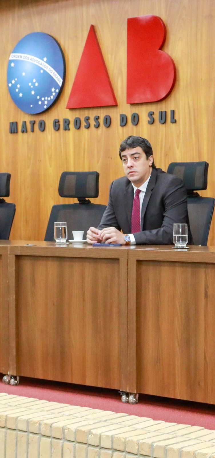 Dr. Davi Quadros em reunião